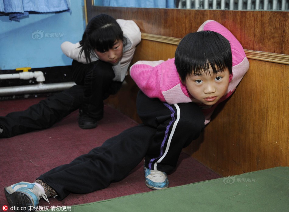 Bên trong những lớp học huấn luyện thể thao, nghệ thuật khắc nghiệt đến kinh hoàng tại Trung Quốc-14