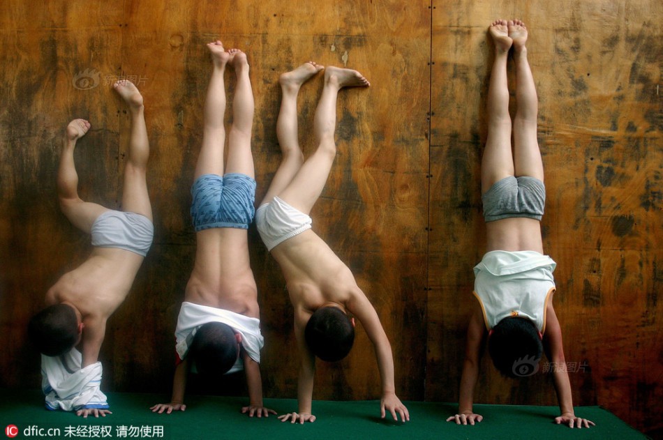Bên trong những lớp học huấn luyện thể thao, nghệ thuật khắc nghiệt đến kinh hoàng tại Trung Quốc-16