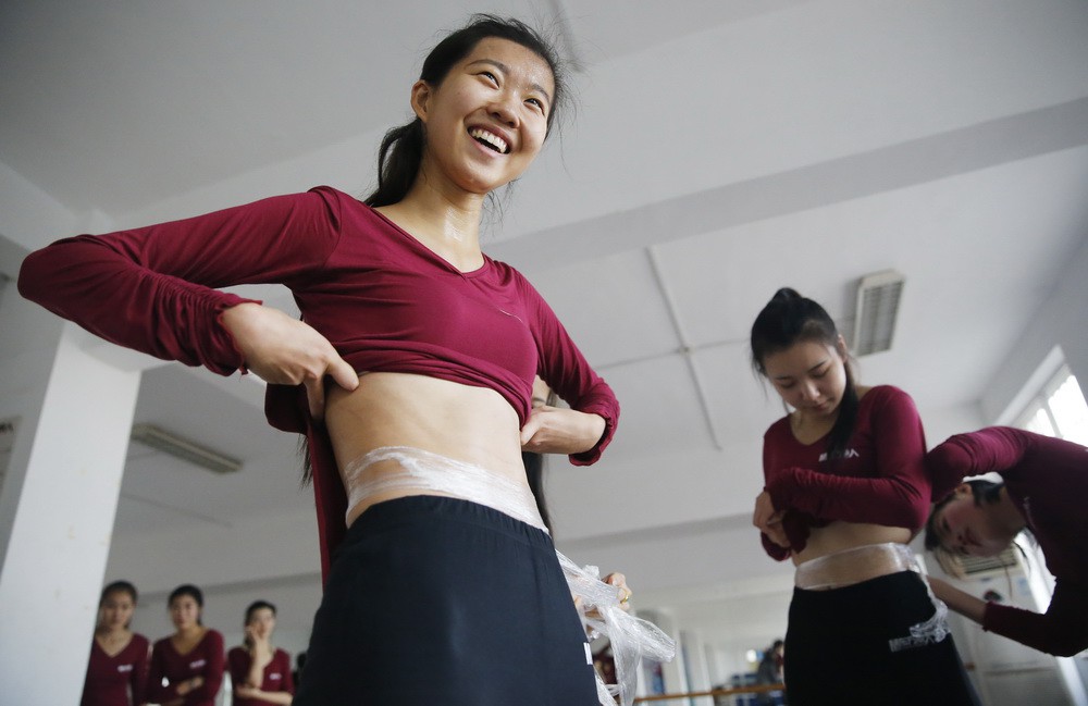 Bên trong những lớp học huấn luyện thể thao, nghệ thuật khắc nghiệt đến kinh hoàng tại Trung Quốc-19