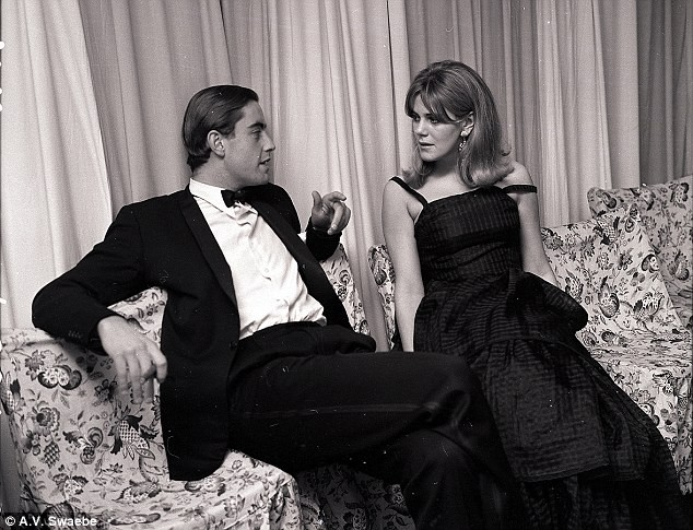 Mối tình đầu của bà Camilla bất ngờ tiết lộ chuyện bạn gái mất trinh tiết và những bí mật gây sốc khác-1