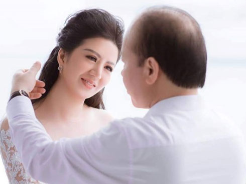 Ca sĩ Đinh Hiền Anh: Tôi không mang lễ cưới của mình với Thứ trưởng Bộ Tài chính để PR-4