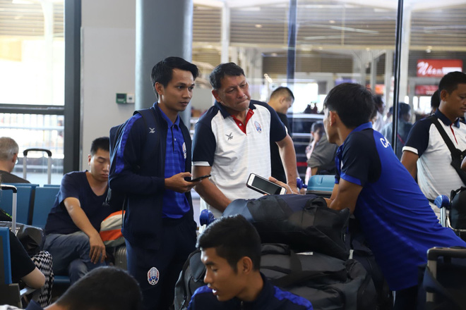 Đội tuyển Campuchia đã đặt chân tới Việt Nam mà không có sự dẫn dắt của HLV trưởng-3
