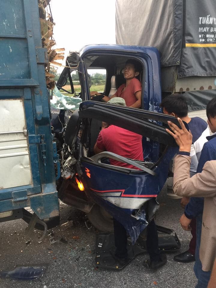 Tài xế bị tông 2 lần liên tiếp trên cao tốc Hà Nội – Thái Nguyên, nhập viện trong tình trạng nguy kịch-1