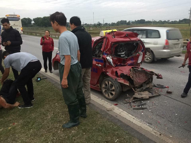 Tài xế bị tông 2 lần liên tiếp trên cao tốc Hà Nội – Thái Nguyên, nhập viện trong tình trạng nguy kịch-4