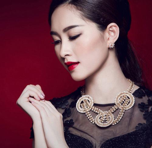 Cùng đánh mắt khối Hoa hậu, H Hen Niê bốc lửa, Huyền My, Nhã Phương bị chê tơi bời-12