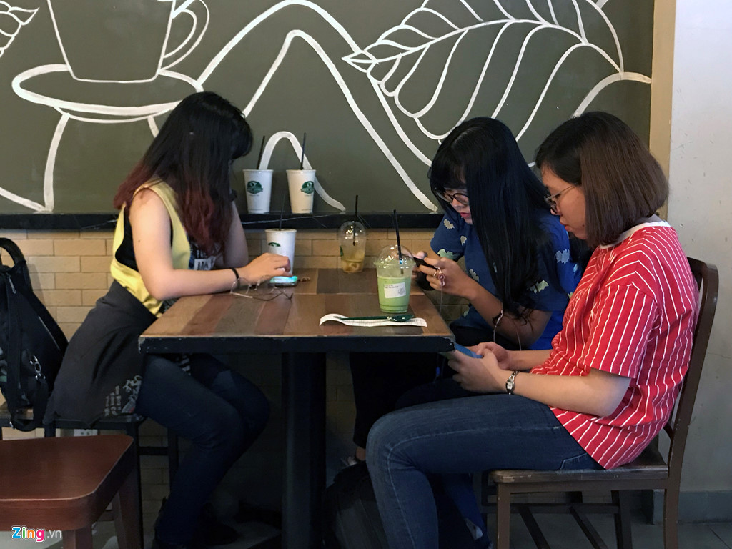 Mạng xã hội và nỗi lo về một thế hệ cúi đầu vì smartphone-11