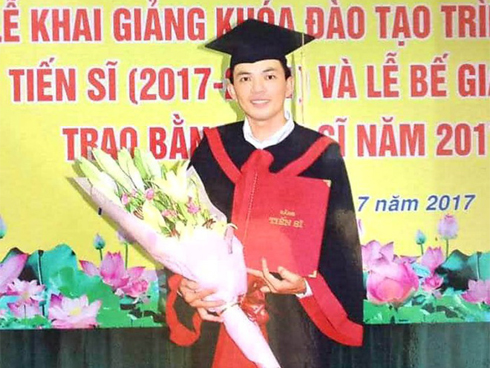 Tiến sĩ, giảng viên đại học ăn nằm với hàng loạt phụ nữ tiếp tục bị tố lừa chạy việc-3