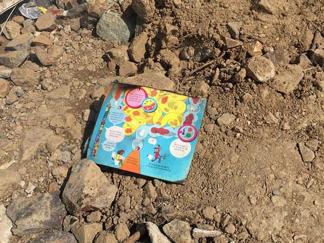 Đau xót kỷ vật cuối cùng của gia đình thầy giáo thiệt mạng sau lũ dữ-7