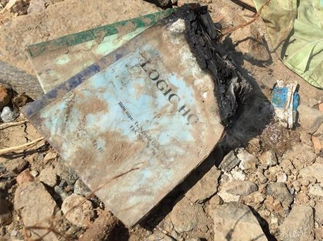 Đau xót kỷ vật cuối cùng của gia đình thầy giáo thiệt mạng sau lũ dữ-8