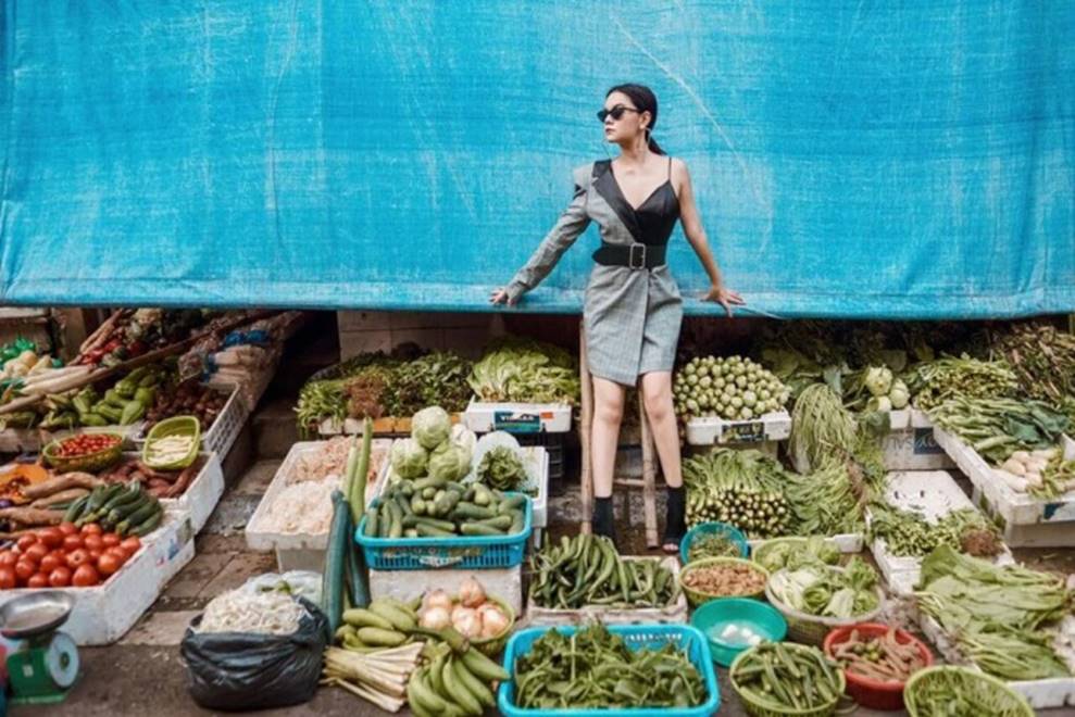 Phạm Quỳnh Anh thần thái ngút trời với loạt ảnh chụp ở lề đường, góc phố-5