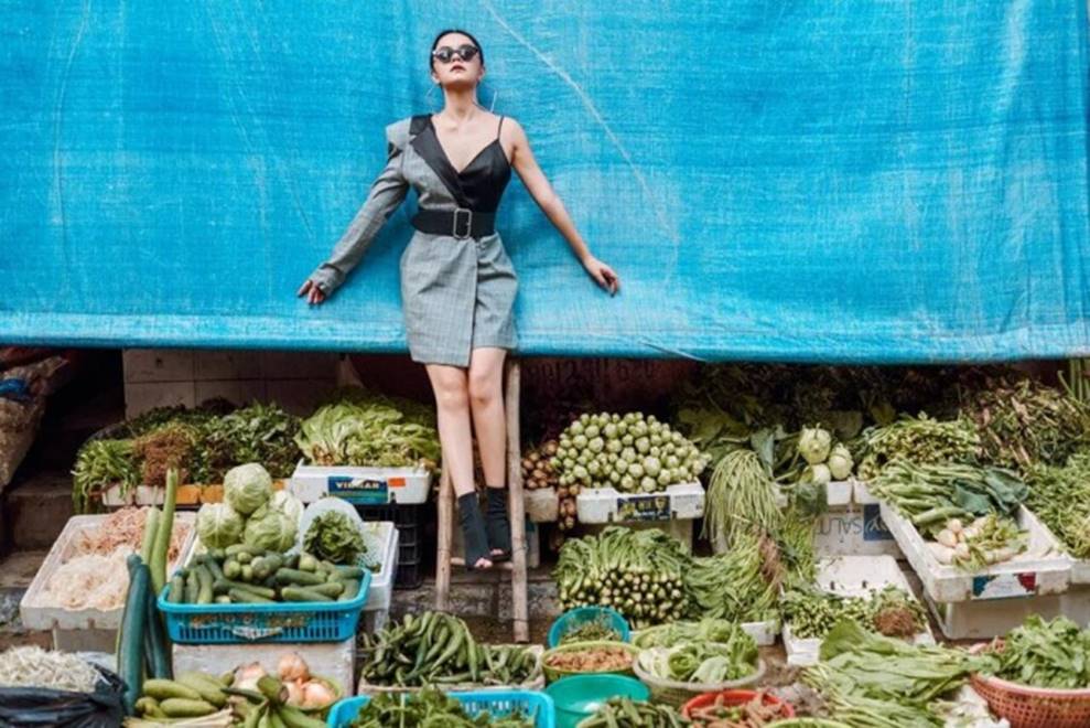 Phạm Quỳnh Anh thần thái ngút trời với loạt ảnh chụp ở lề đường, góc phố-6