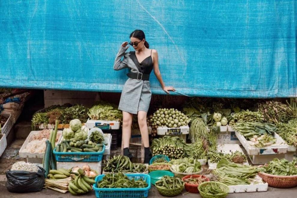 Phạm Quỳnh Anh thần thái ngút trời với loạt ảnh chụp ở lề đường, góc phố-7