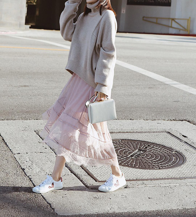 Kết hợp cực ngọt” với mọi set đồ, sneakers chính là đôi giày phải sắm trong mùa đông năm nay-9