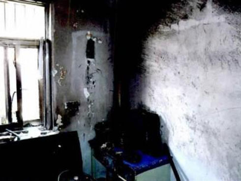 Ngủ nướng không chịu đi làm, con trai suýt bị cha thiêu sống-1