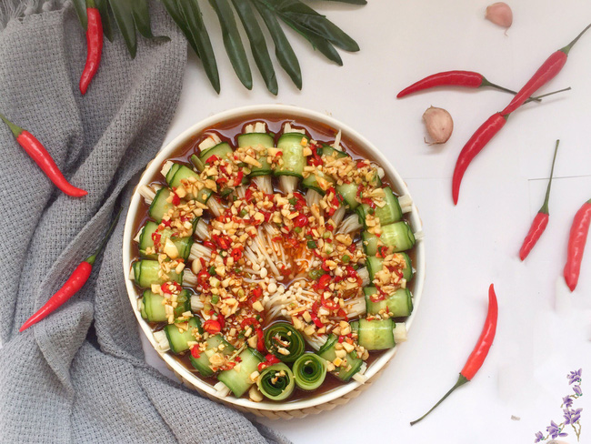 Dưa chuột trộn nấm kim châm - món ngon giúp giữ dáng được những cô gái Trung Hoa ưa chuộng-1