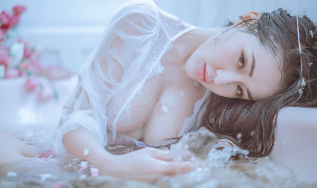 Loạt hot girl nóng bỏng khiến dân tình tá hỏa vì nhan sắc thật-19