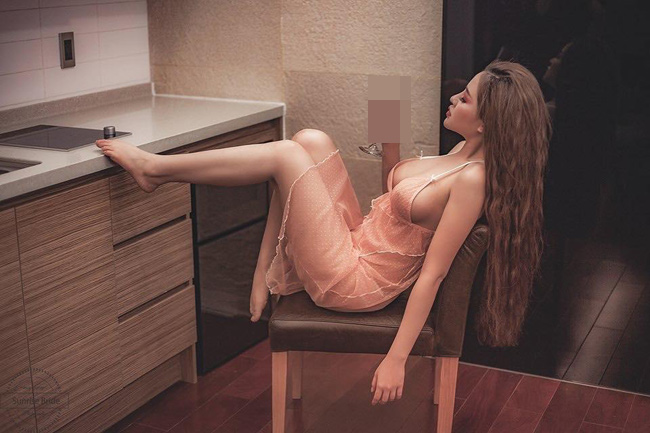 Loạt hot girl nóng bỏng khiến dân tình tá hỏa vì nhan sắc thật-20