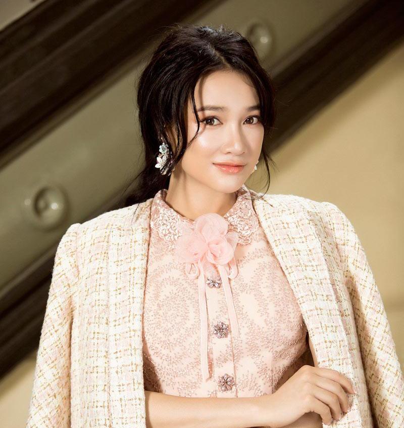 Mặt nở mũm mĩm lên trông thấy, Tú Anh, Nhã Phương vẫn quyết không khai” chuyện mang bầu-3