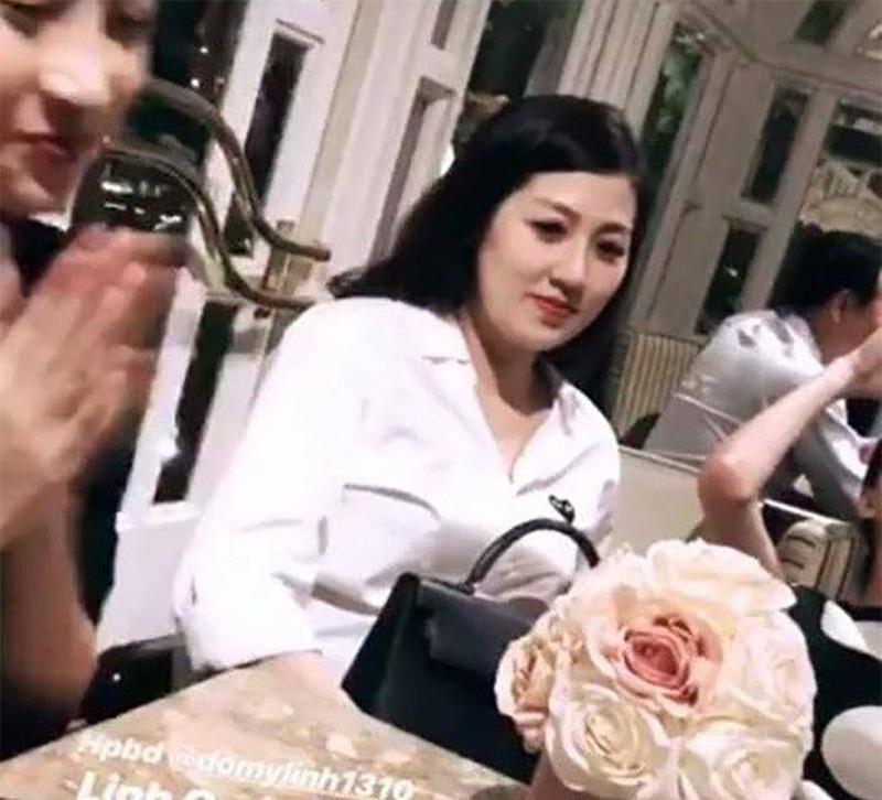 Mặt nở mũm mĩm lên trông thấy, Tú Anh, Nhã Phương vẫn quyết không khai” chuyện mang bầu-15