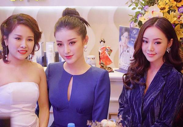 Huyền My diện đầm xẻ ngực gợi cảm, đọ sắc bên hotgirl Quỳnh búp bê-9