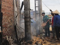 Đám cháy lại bốc lên sau vụ lật xe bồn chở xăng 6 người chết ở Bình Phước