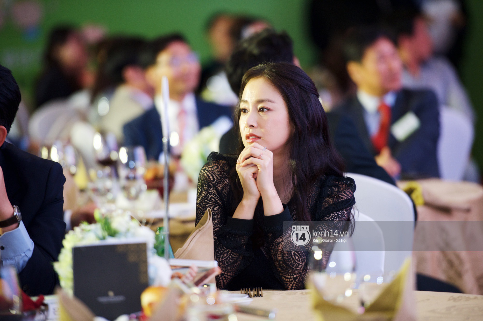 Bộ ảnh đẹp nhất của Kim Tae Hee tại đêm tiệc Hàn ở Hà Nội: Khoảnh khắc minh tinh châu Á hút hồn toàn bộ khán phòng-9