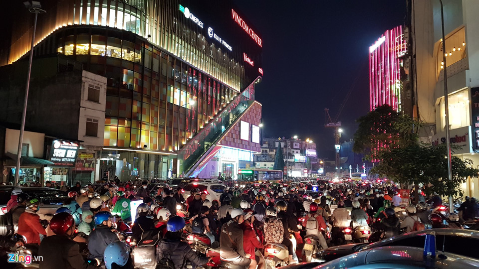 Hà Nội, Sài Gòn ùn tắc trong tối Black Friday-1