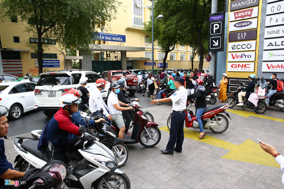 Hà Nội, Sài Gòn ùn tắc trong tối Black Friday-10