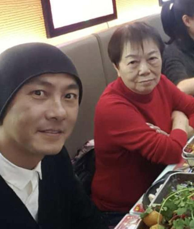 Cuộc đời nhiều bi kịch của Trương Vệ Kiện: Bị cha ruột bỏ rơi, hai con chết trong bụng mẹ-4