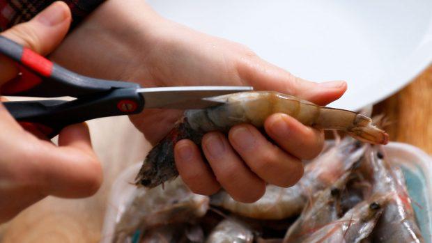 Cuối tuần đãi cả nhà tôm nướng muối nóng hổi, thơm nức mũi-2