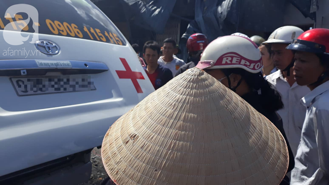 Nghẹn lòng cảnh chồng đưa thi thể vợ và 2 con nhỏ về quê sau vụ cháy xe bồn chở xăng ở Bình Phước-4