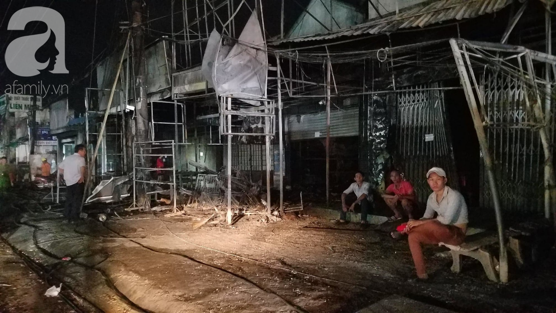 Nghẹn lòng cảnh chồng đưa thi thể vợ và 2 con nhỏ về quê sau vụ cháy xe bồn chở xăng ở Bình Phước-5