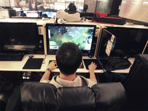 Con trai lớp 9 trốn học thêm đi chơi điện tử, chống lệnh thi chuyên của bố mẹ