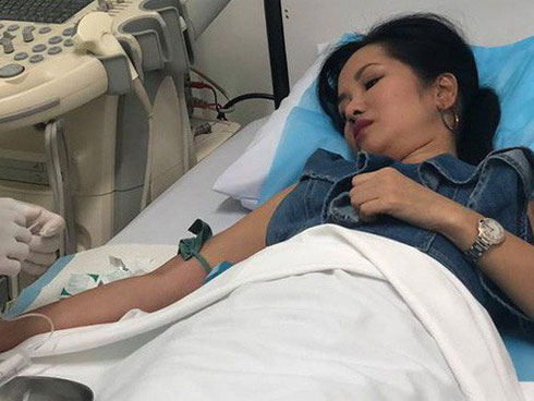 Hồng Nhung bất ngờ tiết lộ hai con phải điều trị tâm lý khi nhìn thấy ảnh bố hạnh phúc bên người phụ nữ khác-4