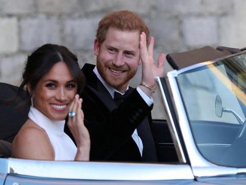 Người hâm mộ hoang mang trước tin Meghan và Harry chuyển ra khỏi cung điện sau khi căng thẳng với William và Kate