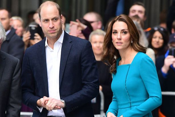 Người hâm mộ hoang mang trước tin Meghan và Harry chuyển ra khỏi cung điện sau khi căng thẳng với William và Kate-3