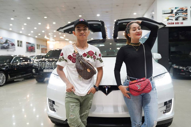 Phan Hiển mạnh tay mua xế hộp tặng vợ, nghe lý do tặng quà mới đáng ngưỡng mộ làm sao-2