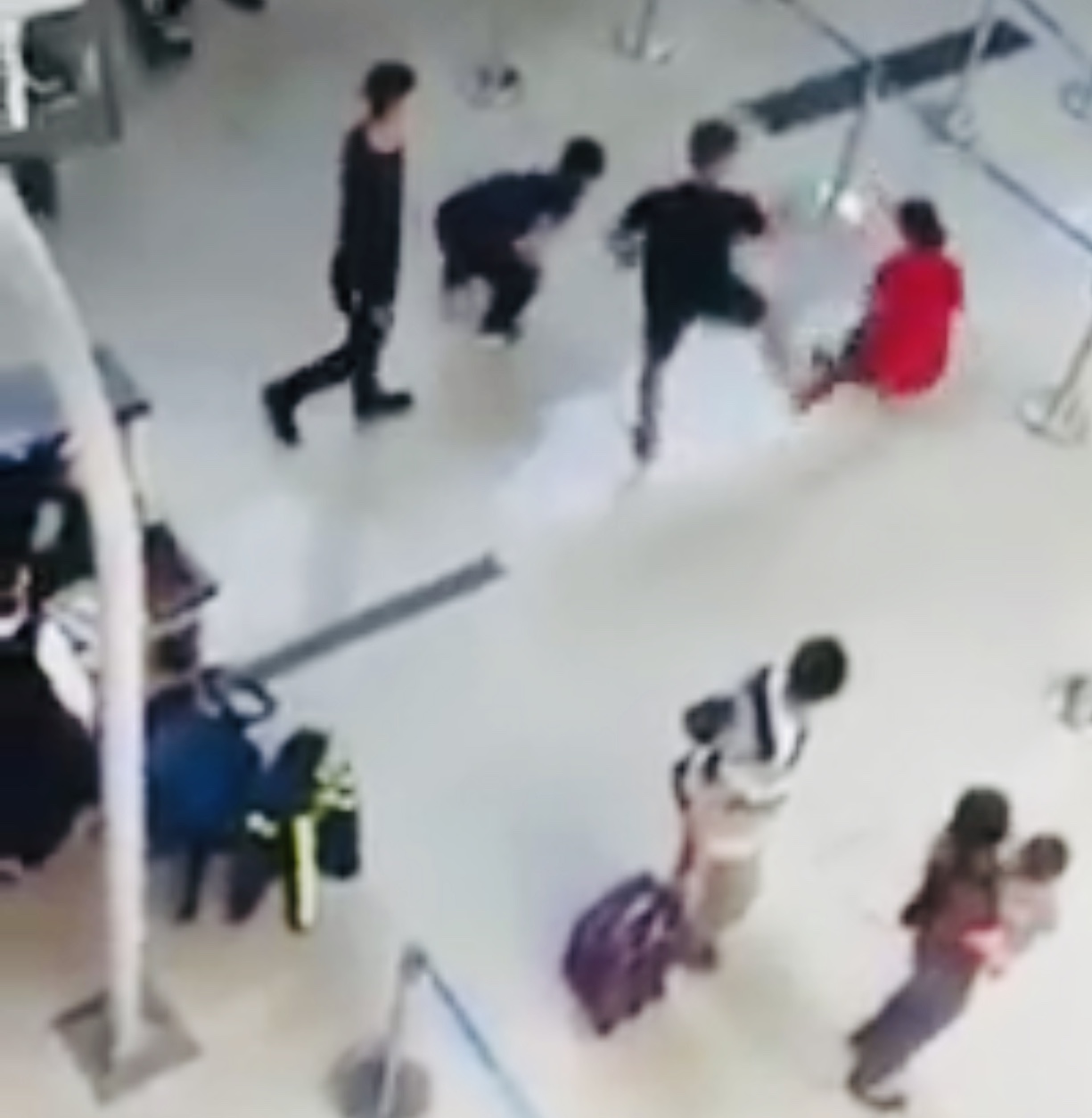 Nữ nhân viên hàng không bị hành hung: Tới giờ em vẫn còn sợ-2