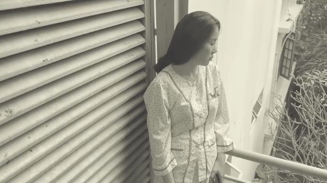 Gạo nếp gạo tẻ lại gây sốc với cảnh Hương điên loạn cầm dao đe dọa mọi người trong bệnh viện-1