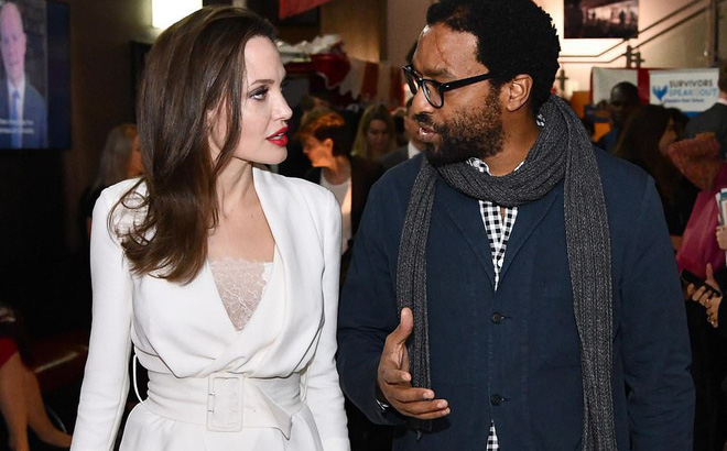 Diện đồ lộng lẫy đi sự kiện, Angelina Jolie kém sắc vì gầy đến nỗi lộ má hóp và bàn tay trơ xương-1