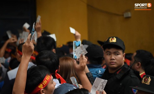 Tuyển Việt Nam vào bán kết AFF Cup với ngôi đầu bảng-35