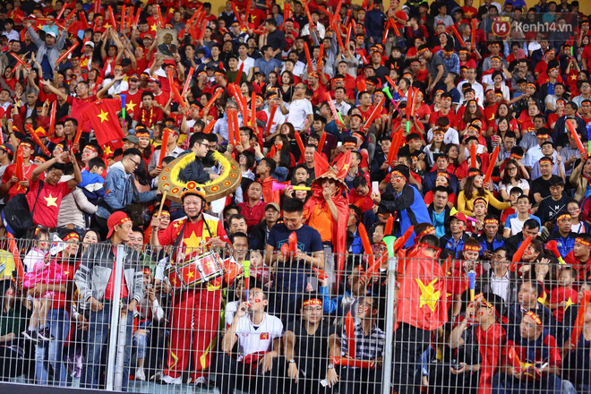 14.000 CĐV trên sân Hàng Đẫy chung vui với ĐT Việt Nam sau trận thắng Campuchia-32