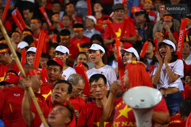14.000 CĐV trên sân Hàng Đẫy chung vui với ĐT Việt Nam sau trận thắng Campuchia-35