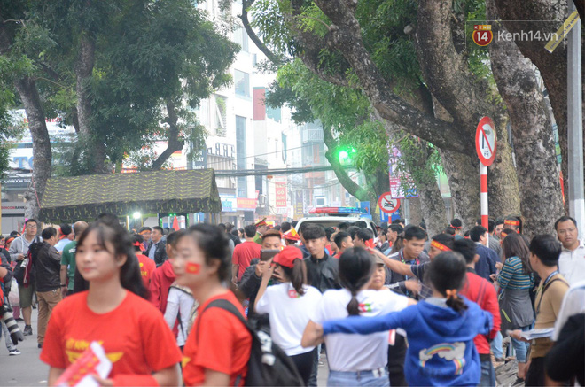 14.000 CĐV trên sân Hàng Đẫy chung vui với ĐT Việt Nam sau trận thắng Campuchia-37