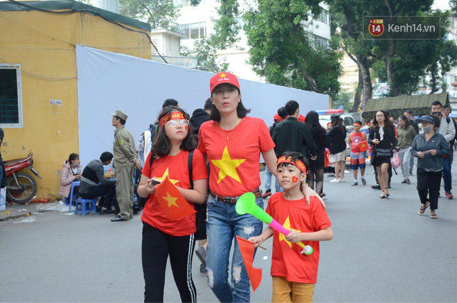 14.000 CĐV trên sân Hàng Đẫy chung vui với ĐT Việt Nam sau trận thắng Campuchia-44