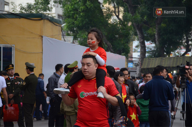 14.000 CĐV trên sân Hàng Đẫy chung vui với ĐT Việt Nam sau trận thắng Campuchia-43