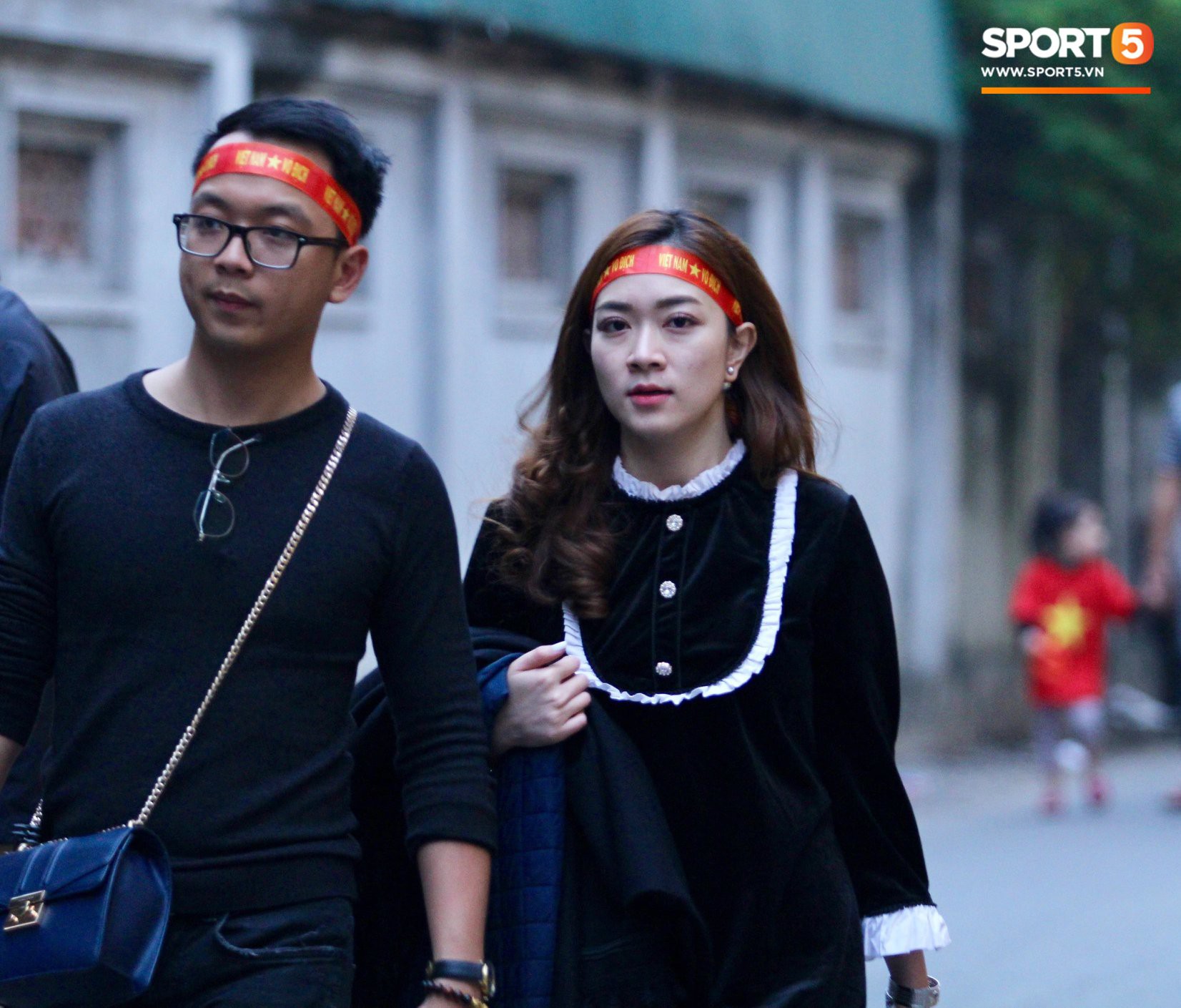 Những bóng hồng xinh xắn chiếm spotlight trước trận Việt Nam - Campuchia tại sân Hàng Đẫy-6