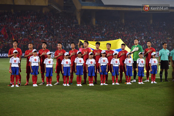 14.000 CĐV trên sân Hàng Đẫy chung vui với ĐT Việt Nam sau trận thắng Campuchia-14