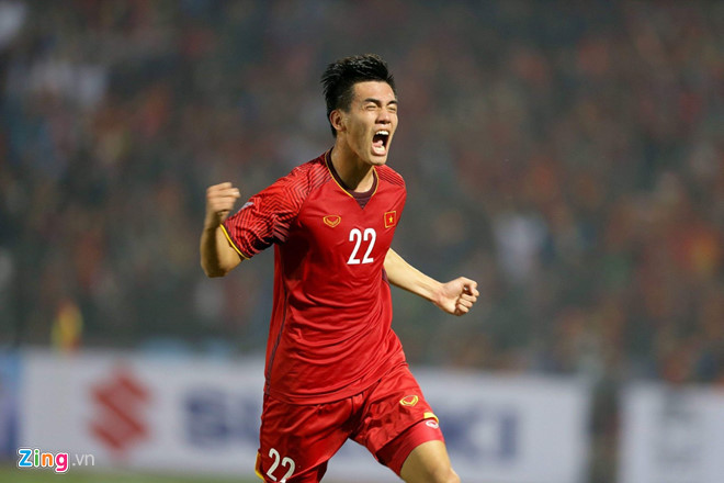 Tuyển Việt Nam vào bán kết AFF Cup với ngôi đầu bảng-8