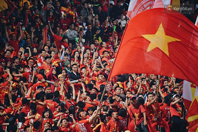 14.000 CĐV trên sân Hàng Đẫy chung vui với ĐT Việt Nam sau trận thắng Campuchia-6